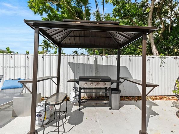 6355 SW 30th St, Miami FL 33155