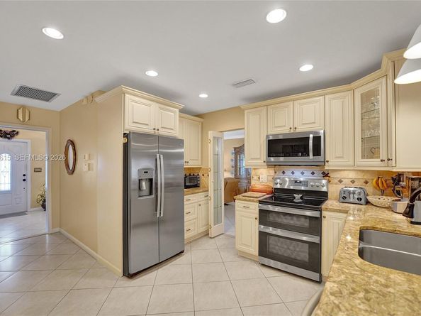 230 SE 4th St, Dania Beach FL 33004