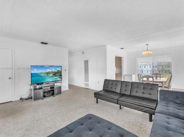 19820 NW 39th Ave, Miami Gardens FL 33055