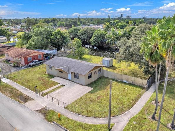 19820 NW 39th Ave, Miami Gardens FL 33055