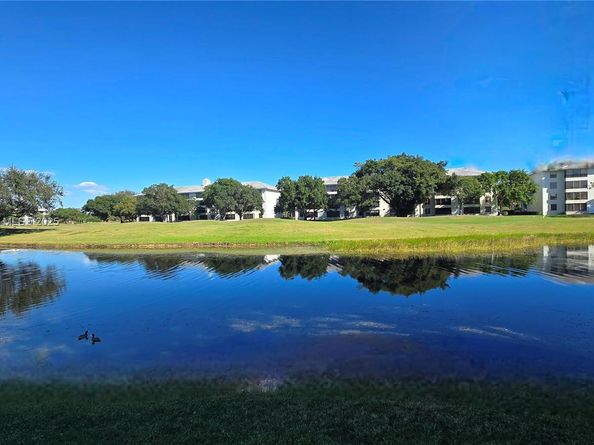 9230 Lagoon Pl 310, Davie FL 33324