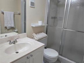 9230 Lagoon Pl 310, Davie FL 33324