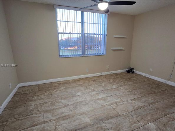 9230 Lagoon Pl 310, Davie FL 33324