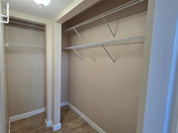 9230 Lagoon Pl 310, Davie FL 33324