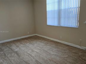 9230 Lagoon Pl 310, Davie FL 33324