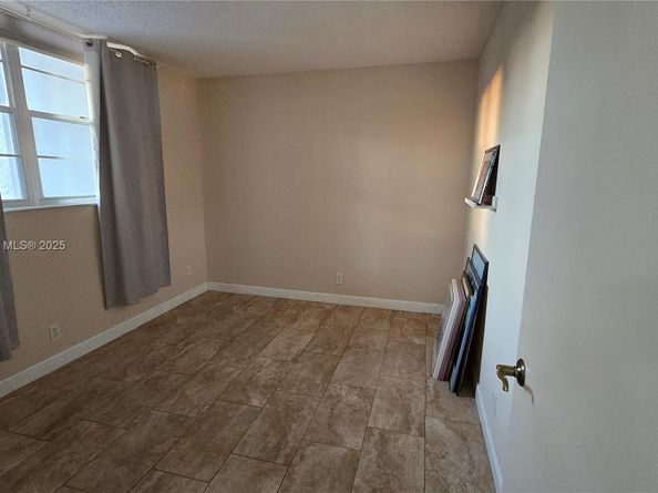 9230 Lagoon Pl 310, Davie FL 33324