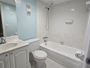 9230 Lagoon Pl 310, Davie FL 33324