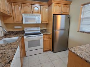 9230 Lagoon Pl 310, Davie FL 33324