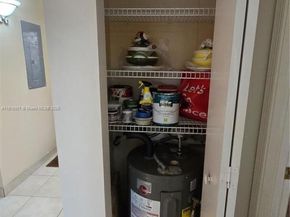 9230 Lagoon Pl 310, Davie FL 33324