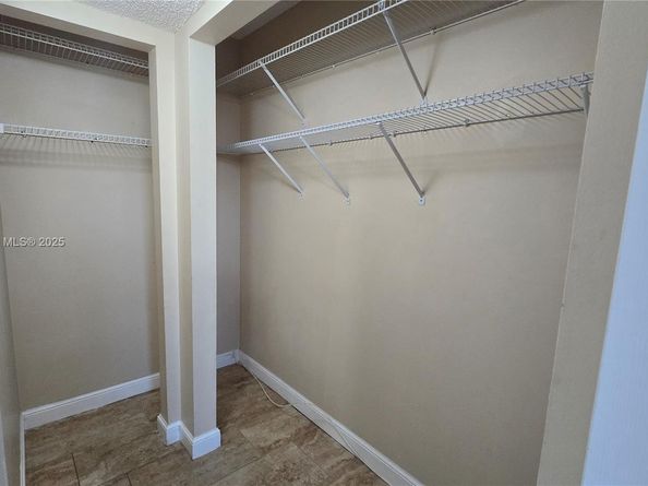 9230 Lagoon Pl 310, Davie FL 33324