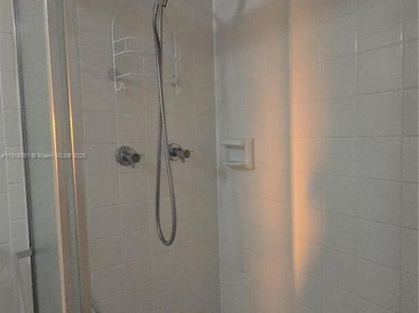 9230 Lagoon Pl 310, Davie FL 33324