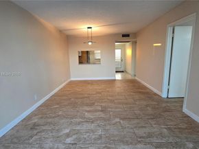 9230 Lagoon Pl 310, Davie FL 33324