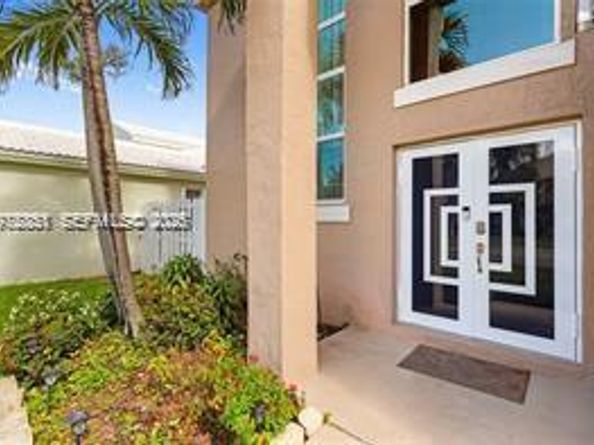 1071 SW 101st Ter, Pembroke Pines FL 33025