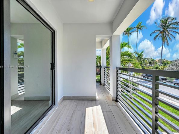 3305 NE 15th St, Fort Lauderdale FL 33304