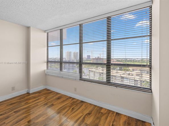 600 Three Islands Blvd 1008, Hallandale Beach FL 33009