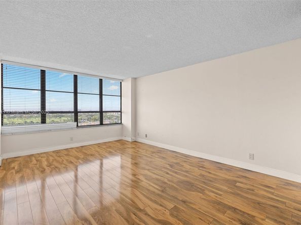 600 Three Islands Blvd 1008, Hallandale Beach FL 33009