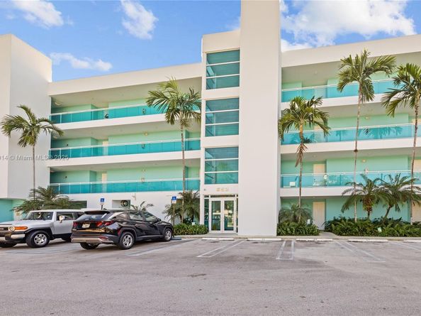 652 NE 63rd St 403, Miami FL 33138