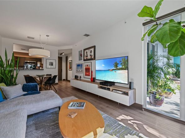 652 NE 63rd St 403, Miami FL 33138