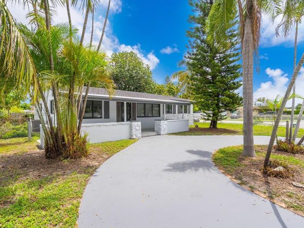 1041 NW 199th St, Miami Gardens FL 33169