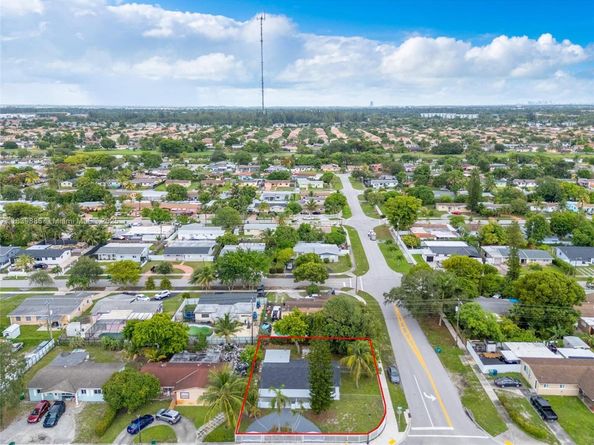 1041 NW 199th St, Miami Gardens FL 33169