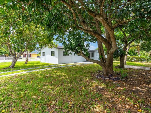 1041 NW 199th St, Miami Gardens FL 33169