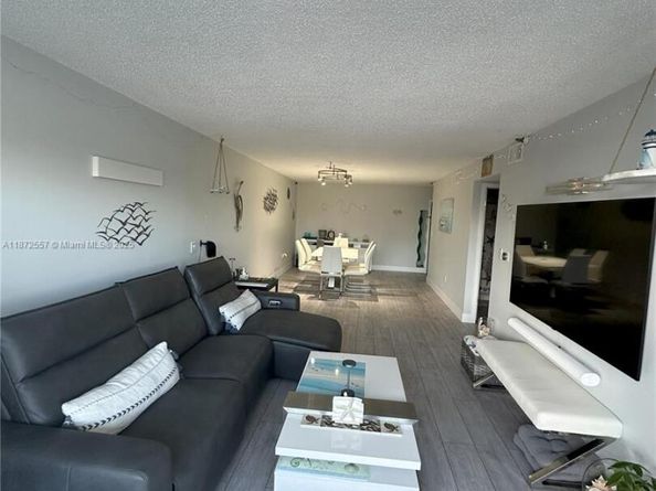 3200 Collins Ave 113, Miami Beach FL 33140