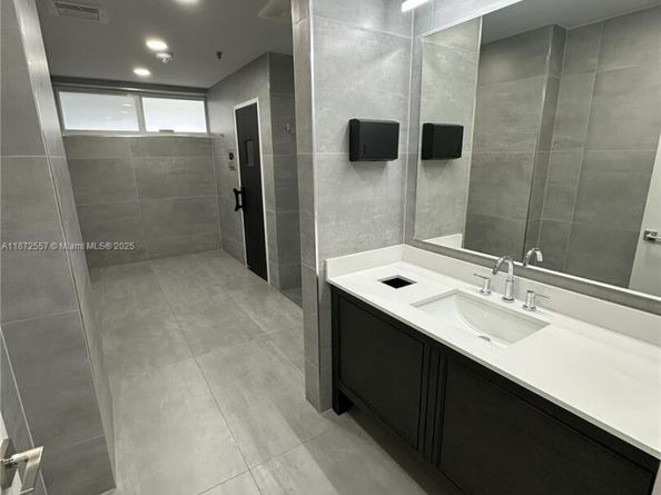 3200 Collins Ave 113, Miami Beach FL 33140