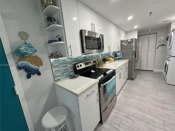 3200 Collins Ave 113, Miami Beach FL 33140