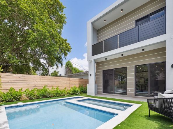 1152 SW 22nd Ter, Miami FL 33129