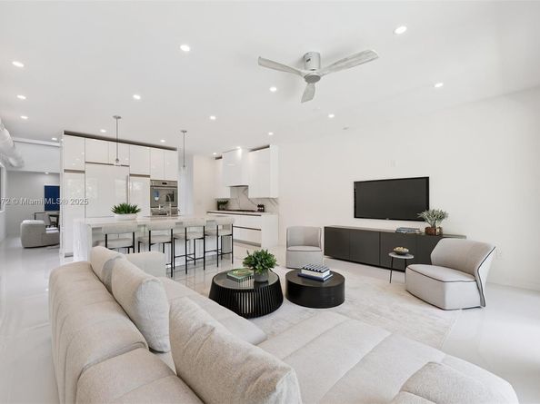 1152 SW 22nd Ter, Miami FL 33129