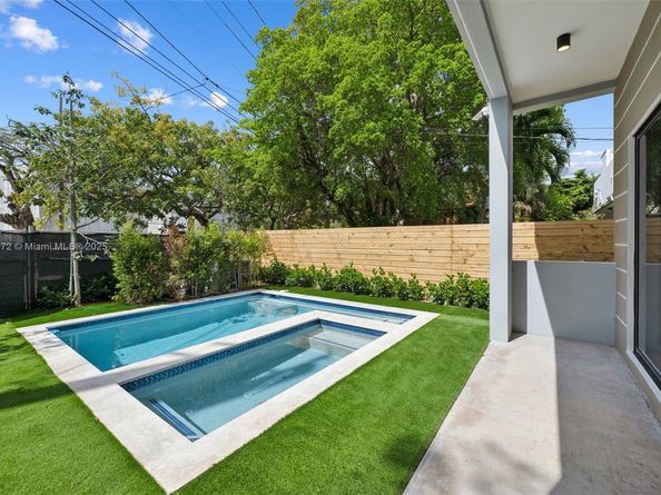 1152 SW 22nd Ter, Miami FL 33129