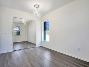 5421 Hawkes Bluff Ave, Davie FL 33331