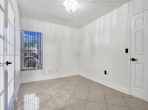 5421 Hawkes Bluff Ave, Davie FL 33331