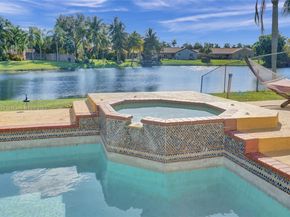 5421 Hawkes Bluff Ave, Davie FL 33331