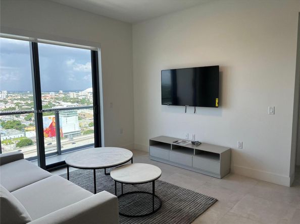 239 SW 9th St 2103, Miami FL 33130