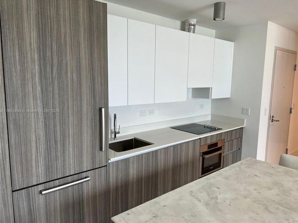 239 SW 9th St 2103, Miami FL 33130