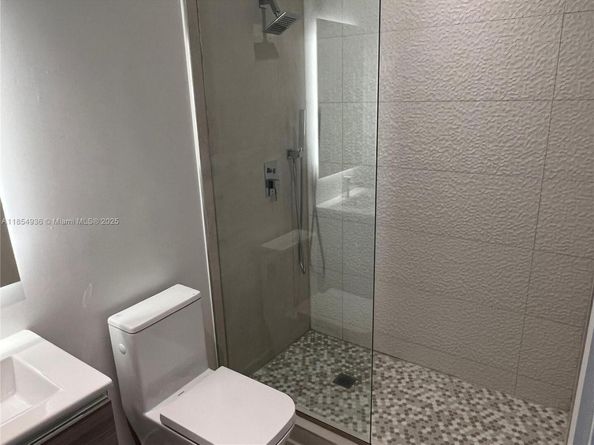 239 SW 9th St 2103, Miami FL 33130