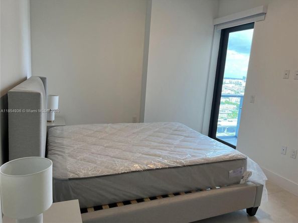 239 SW 9th St 2103, Miami FL 33130