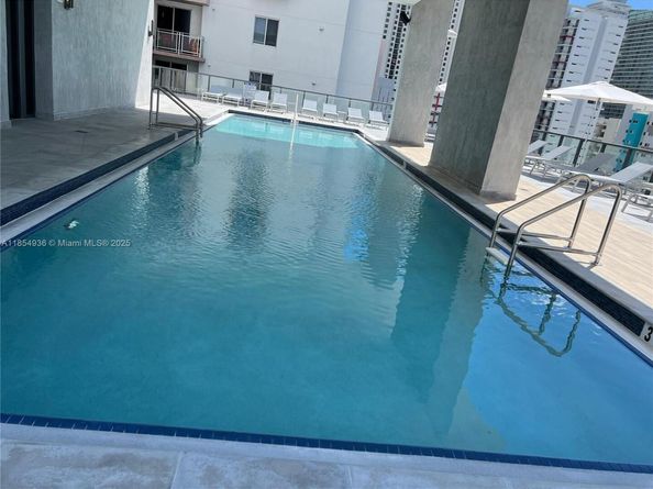 239 SW 9th St 2103, Miami FL 33130
