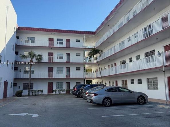 4270 NW 40th St 202, Lauderdale Lakes FL 33319