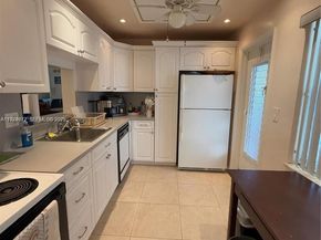 4270 NW 40th St 202, Lauderdale Lakes FL 33319