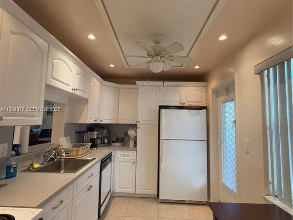 4270 NW 40th St 202, Lauderdale Lakes FL 33319