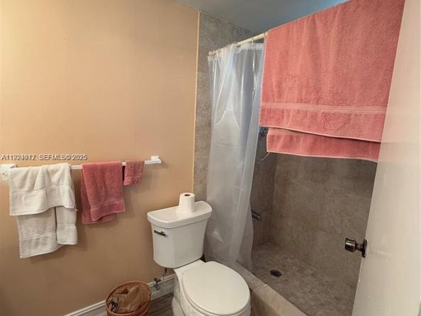 4270 NW 40th St 202, Lauderdale Lakes FL 33319