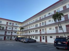 4270 NW 40th St 202, Lauderdale Lakes FL 33319