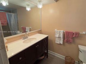 4270 NW 40th St 202, Lauderdale Lakes FL 33319