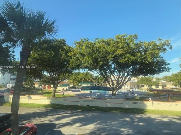 4270 NW 40th St 202, Lauderdale Lakes FL 33319