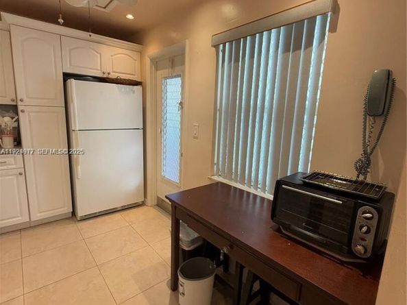 4270 NW 40th St 202, Lauderdale Lakes FL 33319