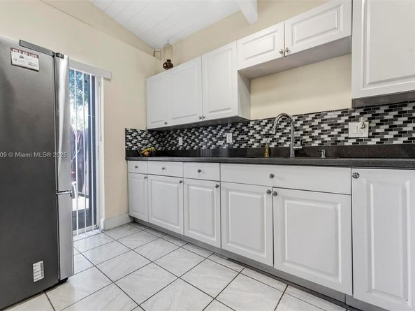 137 Essex Rd 328, Hollywood FL 33024