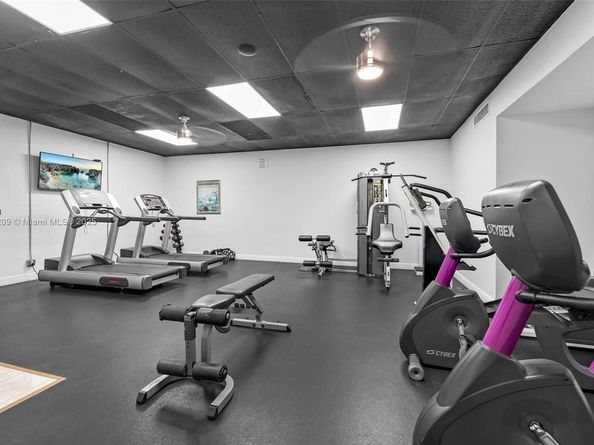 137 Essex Rd 328, Hollywood FL 33024
