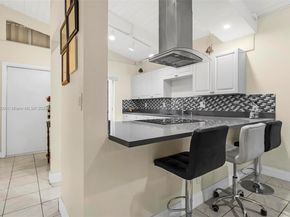 137 Essex Rd 328, Hollywood FL 33024